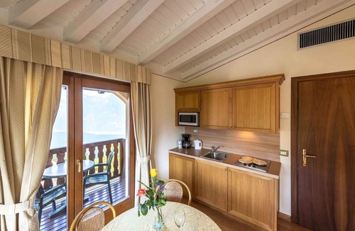 Campi Condo | Apartement with pool and balcony with side lake view