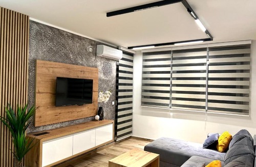 Sremska Mitrovica Apartment | Apartman Lux-besplatno korišćenje zasebne garaže