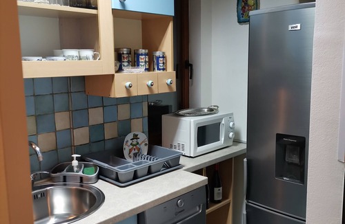 Vracar Condo | Apartman se nalazi u blizini Hrama Svetog Save. Trga Slavija . .