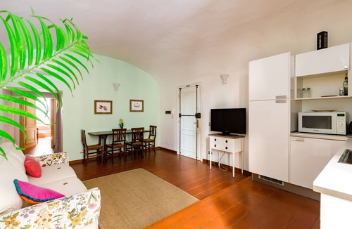 Rione III Colonna Apartment | Apartment 3 minutes from the Spanish Steps (2 rooms) with a/c