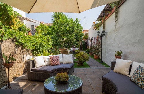 Fiumefreddo di Sicilia Apartment | Apartment 'A Ugghia- Dependance' with Shared Garden, Whirlpool and Air Conditioning