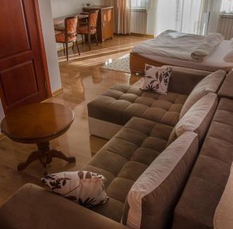 Inija Apartment | Apartment and Rooms In Club