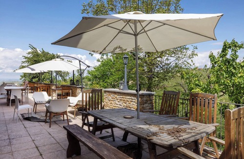 Mango Apartment | Apartment 'Barbera' with Shared Terrace, Shared Garden and Wi-Fi