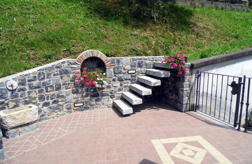 Marone Apartment | Apartment by Lake Iseo with Stunning Views