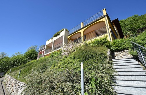 Oggebbio House | Apartment by Lake Maggiore with Stunning Views