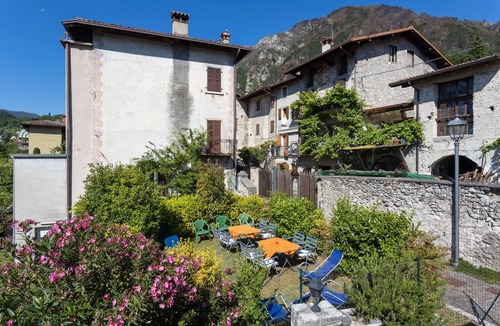 Vesio Apartment | Apartment 'Casa Rita App 4' with Shared Garden and Wi-Fi