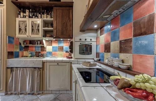 Capraia e Limite Apartment | Apartment 'Certopiano Loft' with Shared Pool, Shared Garden and Wi-Fi
