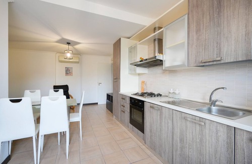 Torre Canne Apartment | Apartment 'Emma House, By The Sea' with Balcony, Wi-Fi and Air Conditioning