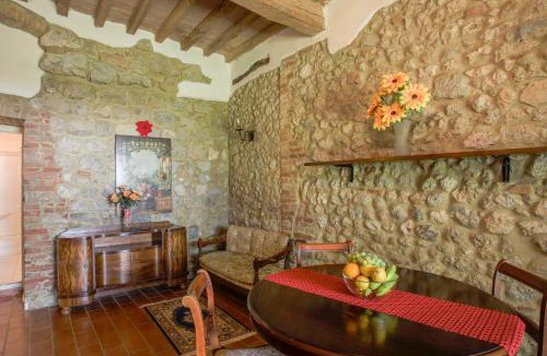 Monteriggioni Apartment | Apartment Fattoria Petraglia - Loggiato by Interhome