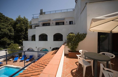 Ischia Porto Apartment | Apartment for 4 people in a residence in the center of Ischia Porto
