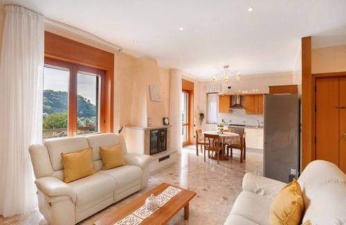 Salerno House | Apartment 'Il Limoneto Di Giovi' with Sea View, Wi-Fi and Air Conditioning