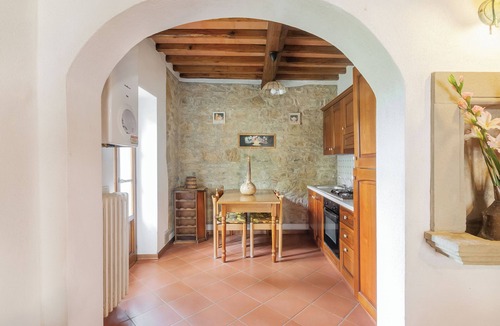 Panzano in Chianti Apartment | Apartment 'Il Magnifico' with Shared Pool, Private Terrace and Wi-Fi