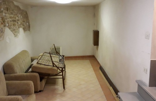 Moresco Apartment | apartment in an ancient medieval building in the central square of Moresco