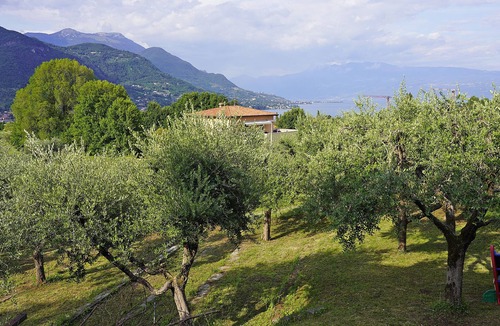 Cunettone-villa Apartment | Apartment in an ancient village overlooking the Gulf of Salò BS