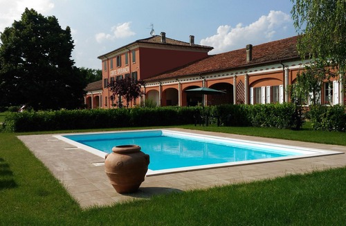 Guidizzolo Apartment | Apartment in authentic farm- strategic position for Garda Lake, go-kart, motocro