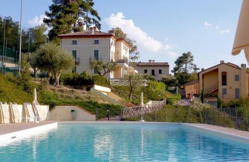 Bargni House | Apartment in historic villa with pool and Tennis