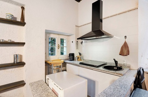 Miasino Apartment | Apartment 'In Villa Belli' with Shared Garden & Wi-Fi