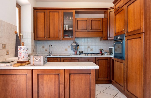 Acquaviva Apartment | Apartment 'Isidora' with Private Garden, Wi-Fi and Air Conditioning