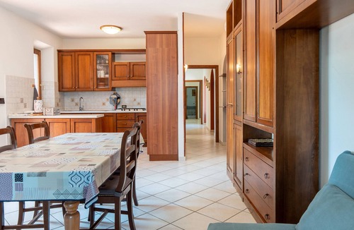 Acquaviva Apartment | Apartment 'Isidora' with Private Garden, Wi-Fi and Air Conditioning