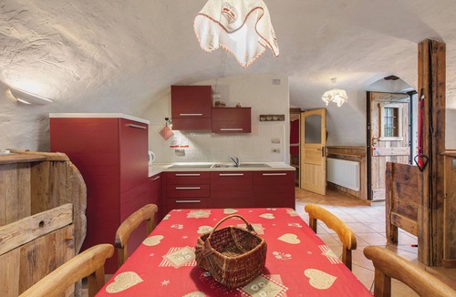 Charvensod Apartment | Apartment 'Lo Baou' with Shared Terrace, Shared Garden and Wi-Fi