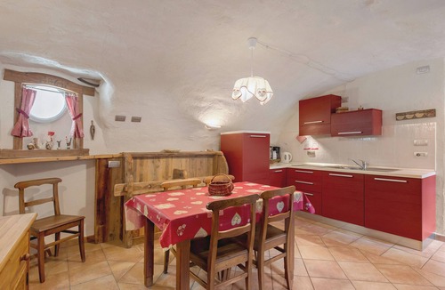 Charvensod Apartment | Apartment 'Lo Baou' with Shared Terrace, Shared Garden and Wi-Fi