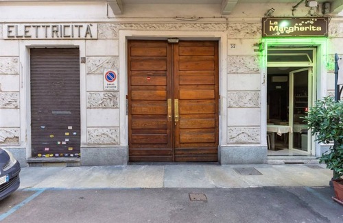 Crocetta Apartment | Apartment located in an elegant and commercial area (just over 5 minutes walk from Piazza Crocetta) well served by bus and tram to the city center; 10 minutes from the Polytechnic University of Turin.Possibility of paid parking under the house. Quiet and