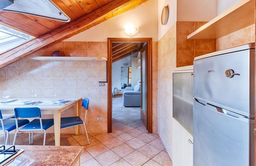 Barriera Vecchia-San Giacomo Apartment | Apartment located on the fifth floor of a building with a lift (there are 10 internal steps at the entrance to the apartment).In 45 sqm it comfortably accommodates 3 people, with a bedroom with two single beds and a sofa bed.Convenientlyt location and eq