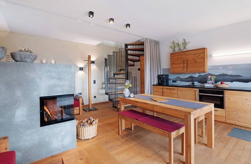 Laudes Apartment | Apartment 'Röfen Weströfen' with Mountain View, Shared Terrace and Wi-Fi