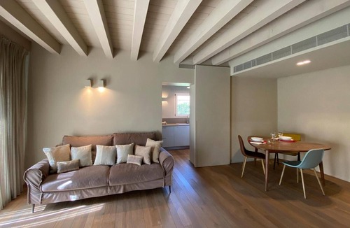 Ponti sul Mincio Apartment | Apartment 'Time To Relax Resort - Melograno' with Shared Pool, Wi-Fi and Air Conditioning