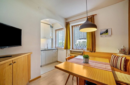 Naturno Apartment | Apartment 'Typ D Haus Pöder' with Mountain View, Shared Garden and Wi-Fi
