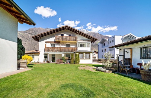 Naturno Apartment | Apartment 'Typ D Haus Pöder' with Mountain View, Shared Garden and Wi-Fi