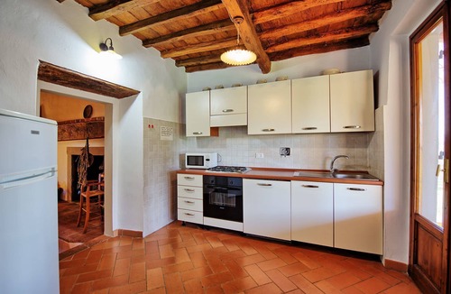 San Casciano in Val di Pesa Apartment | Apartment with WIFI, A/C, pool, TV, terrace, pets allowed, panoramic view, close to Greve In Chianti