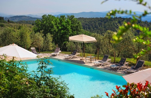 San Casciano in Val di Pesa Apartment | Apartment with WIFI, A/C, pool, TV, terrace, pets allowed, panoramic view, close to Greve In Chianti