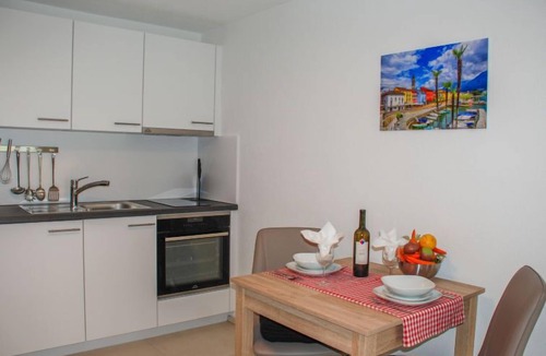 Muralto Apartment | Appartamento 2- Giardino by Interhome