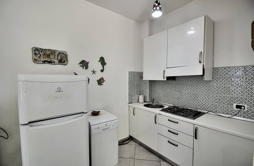 Santa Maria di Castellabate House | Appartamento Apollonia B: A pleasant and spacious one-story apartment that is part of a villa situated at a short distance from the beach, with Free WI-FI.