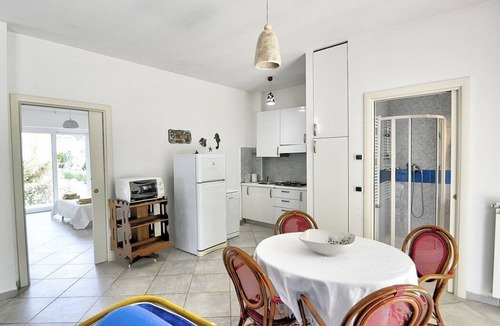 Santa Maria di Castellabate House | Appartamento Apollonia B: A pleasant and spacious one-story apartment that is part of a villa situated at a short distance from the beach, with Free WI-FI.