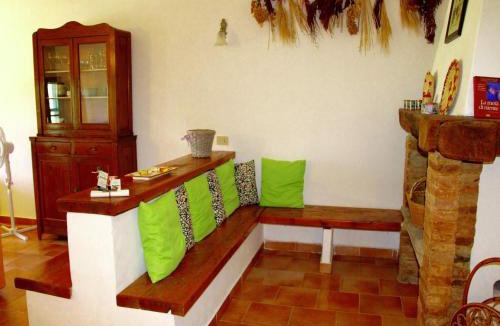 Collesalvetti House | Appealing Apartment in Collesalvetti with Garden