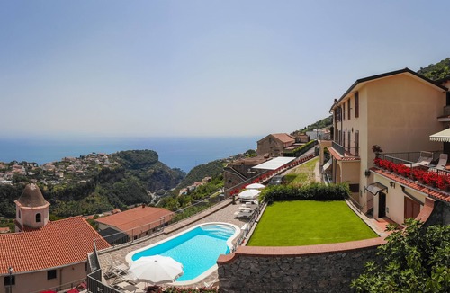 Ravello Apartment | Apt Elisa in Villa Laura near Ravello