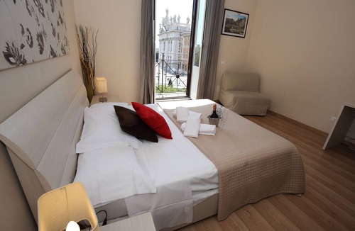 Esquilino Bed & Breakfast | Aria Rome Rooms double room with balcony and view of Basilica di San Giovanni