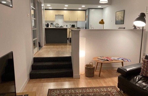 City Centre Glasgow Condo | Art-Filled Sanctuary in Glasgow City
