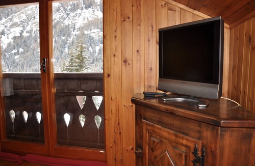 Champoluc Apartment | Attic apartment 100m from the slopes! (Champoluc, VDA-AYAS No. 0033)