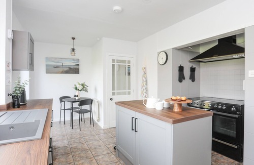 Bryngwran House | AVALON - BRYNGWRAN, pet friendly, with a garden in Llanfaelog