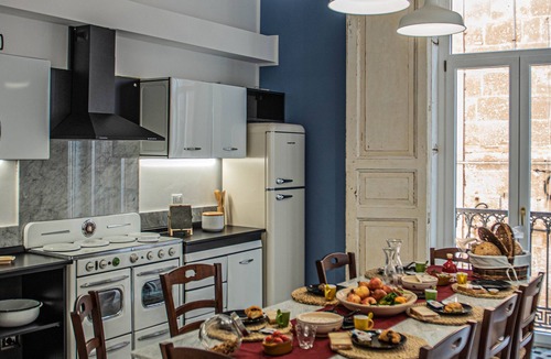 Isola del Borgo Antico Bed & Breakfast | B&B U'Panare, in Taranto's historic center a structure reminiscent of home