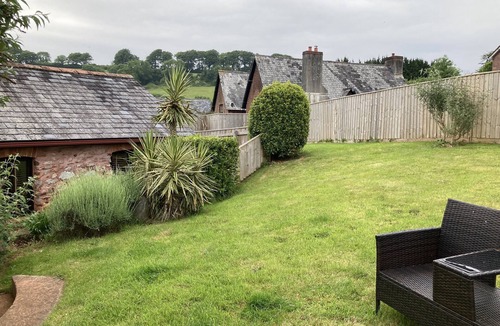 Paignton House | Barn Conversion, 5 miles from the coast with own parking and garden