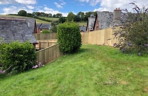Paignton House | Barn Conversion, 5 miles from the coast with own parking and garden