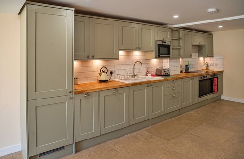 Little Rissington Cottage | Barn in Cotswolds with Hot Tub & Scenic Views