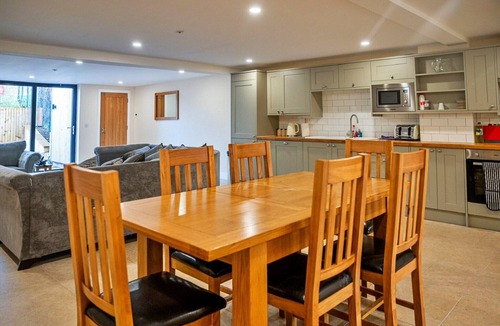 Little Rissington Cottage | Barn in Cotswolds with Private Hot Tub