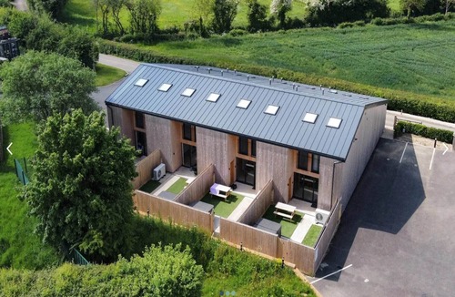 Little Rissington Cottage | Barn in Cotswolds with Private Hot Tub