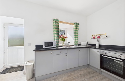 Balvicar Cottage | BATHACH BEAG, romantic, with a garden in Balvicar, Isle Of Seil