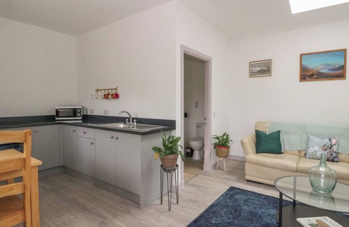 Balvicar Cottage | BATHACH MOR, romantic, with a garden in Balvicar, Isle Of Seil